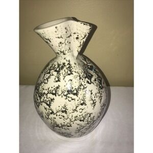 STUDIO ART  POTTERY VASE. Flat Earth‎ Pottery